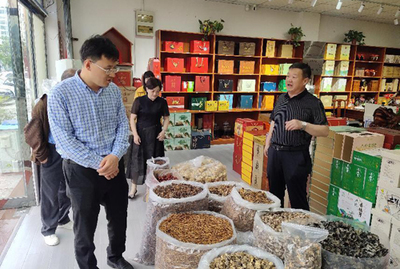 卢氏县领导到供销社农副产品集采集配中心调研指导工作